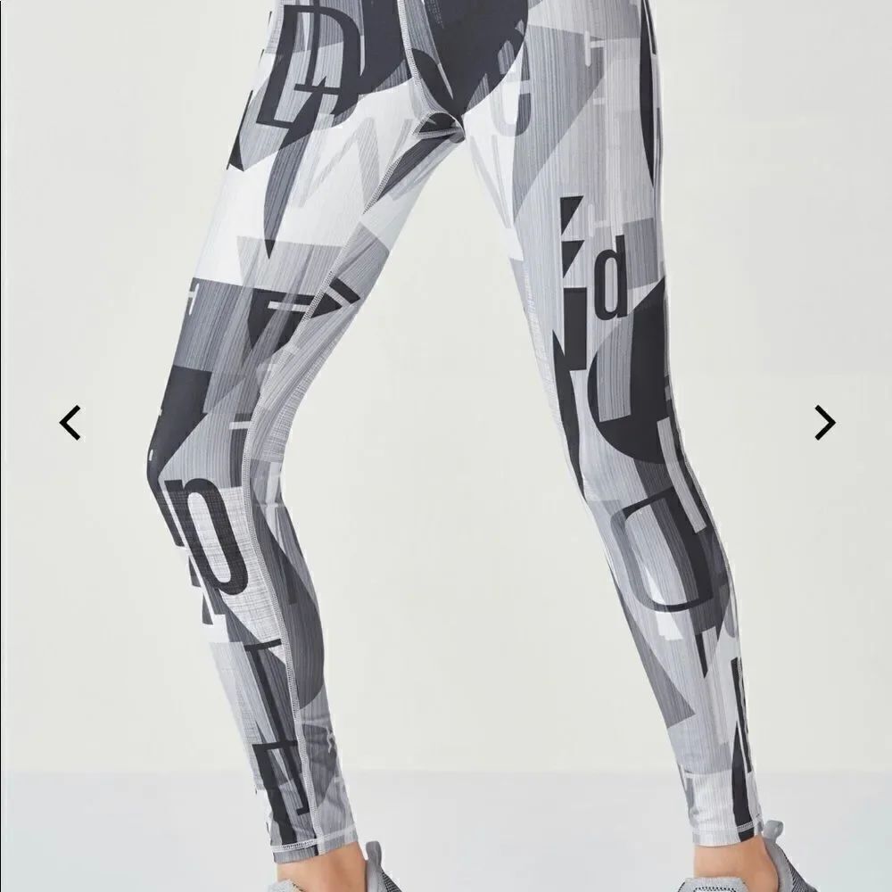 Fabletics Demi print high waisted leggings sz smal